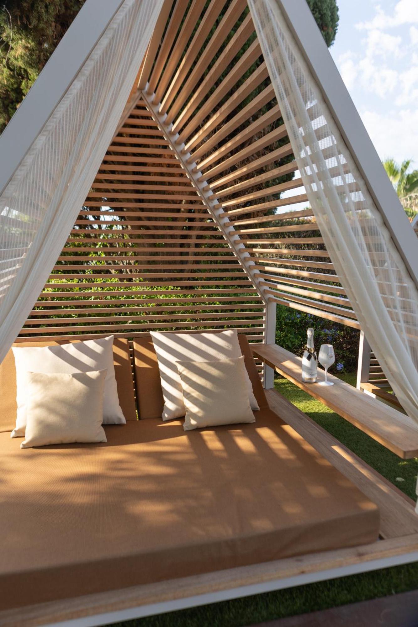 Hotel Miramar Barcelona Gl Ngoại thất bức ảnh The interior of a cabana
