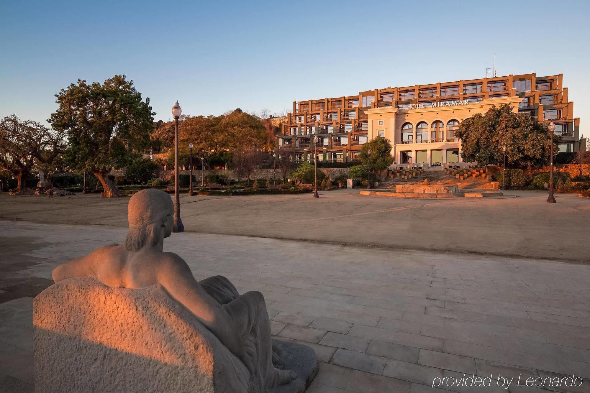 Hotel Miramar Barcelona Gl Ngoại thất bức ảnh The statue of the "Fisherman" at the entrance of the park