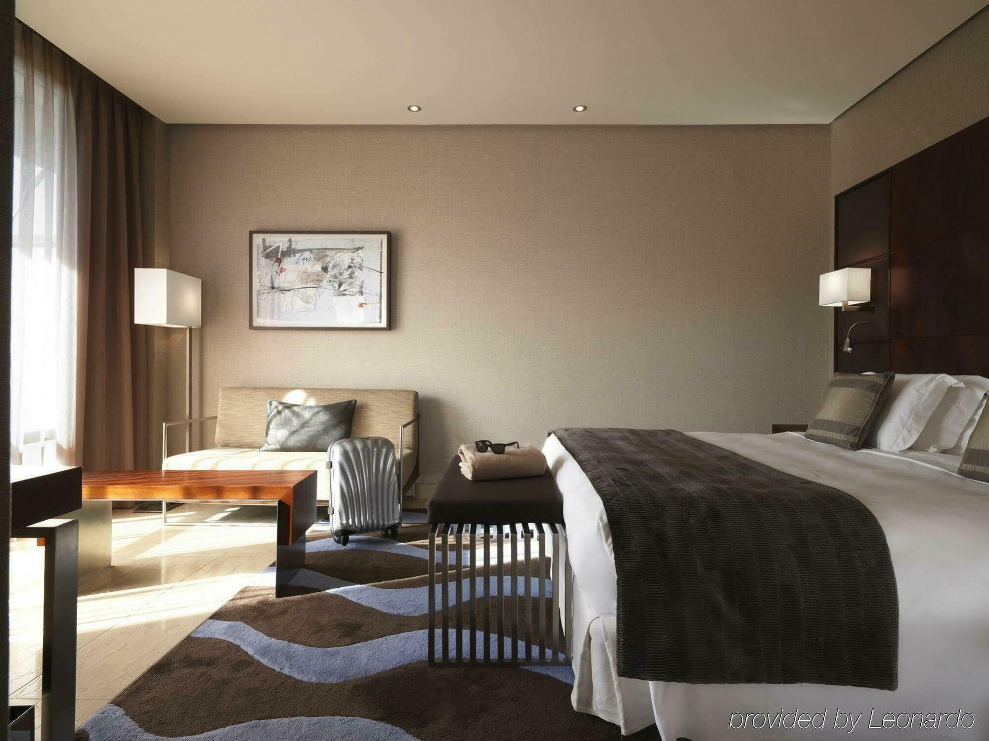 Hotel Miramar Barcelona Gl Phòng bức ảnh A bedroom at the hotel
